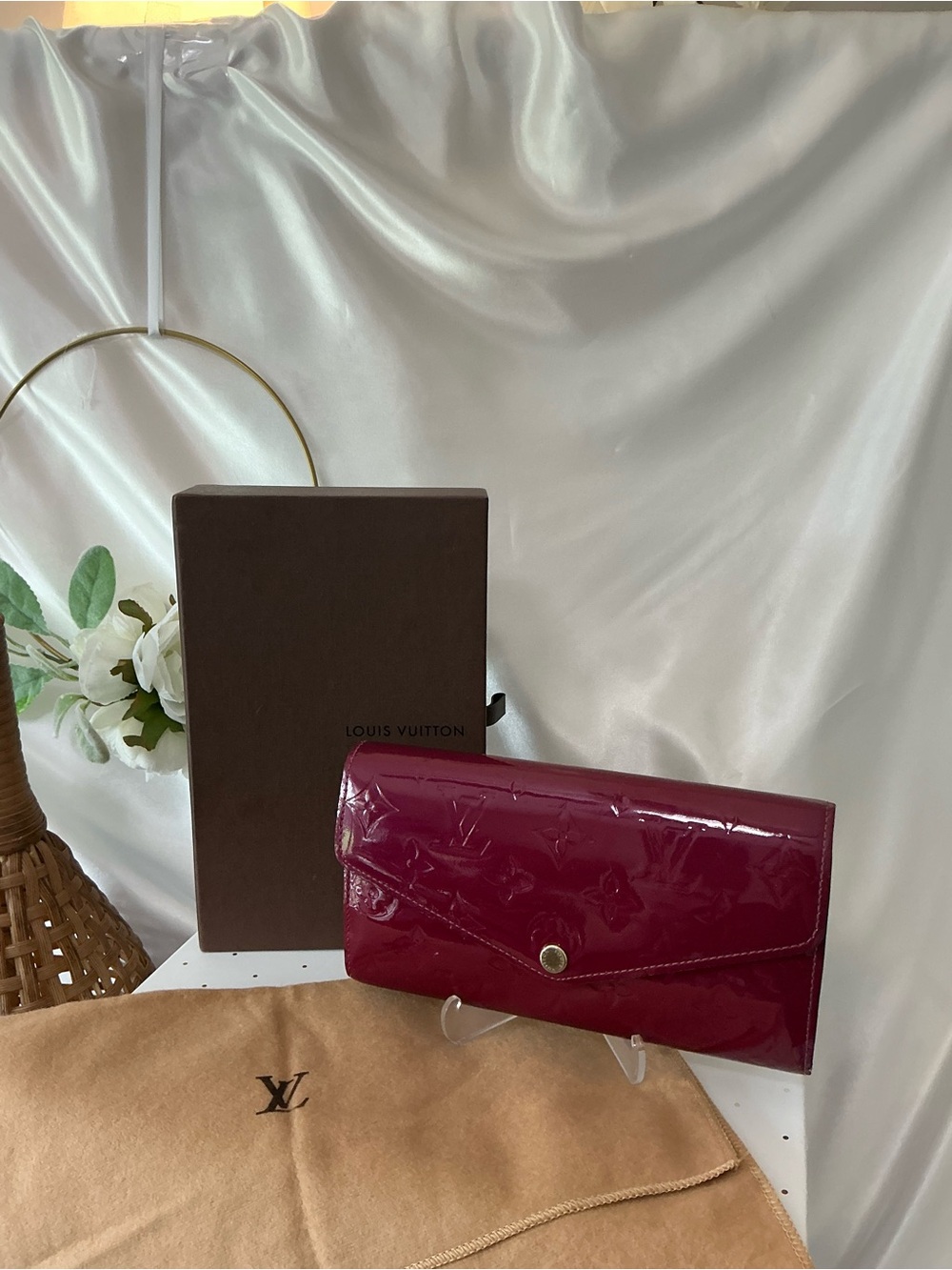 Preloved Louis Vuitton Vernis Sarah Wallet w Box Dustbag COA and Chain